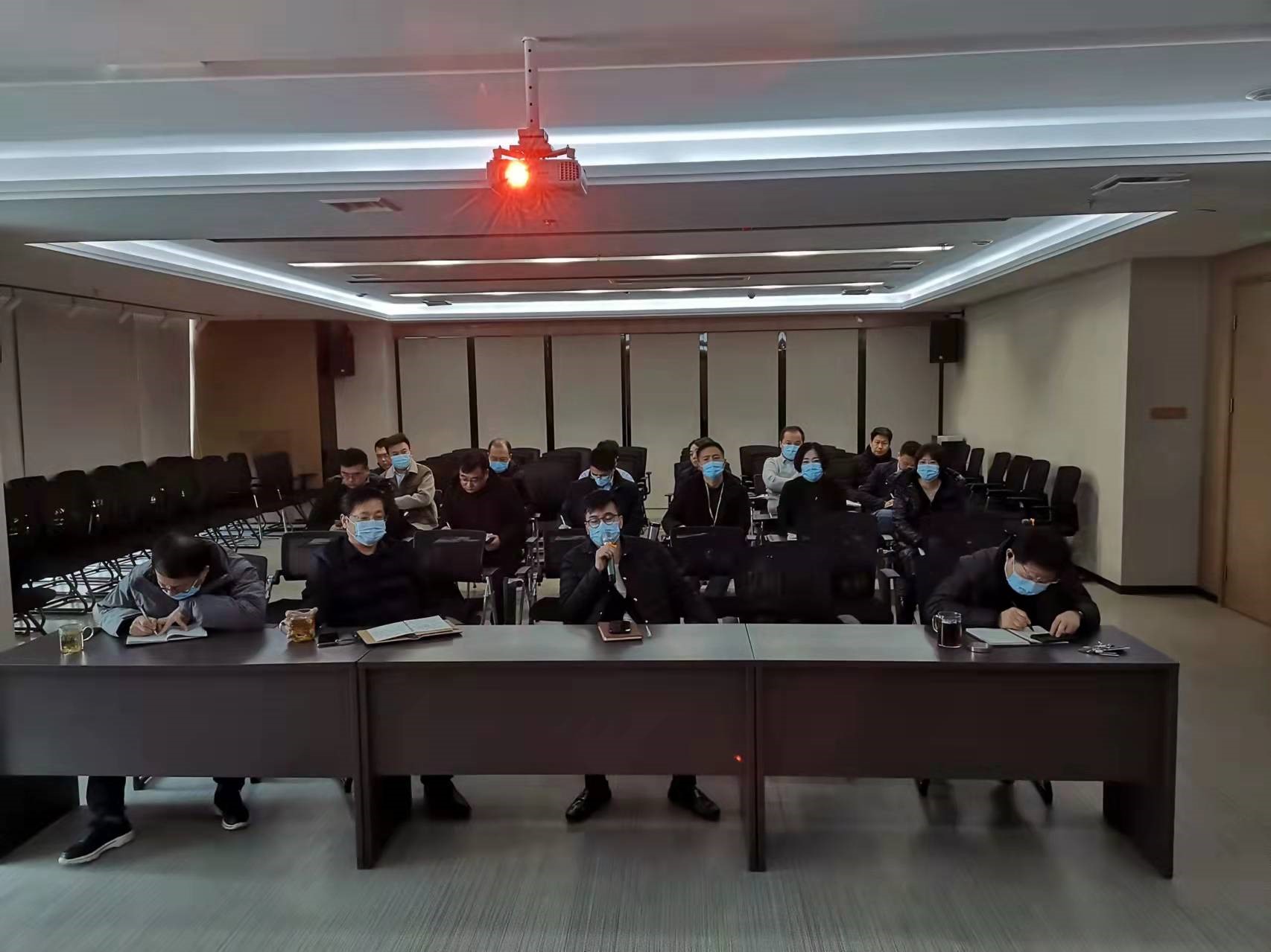 集團(tuán)公司董事長、總經(jīng)理王禹澄做重要講話